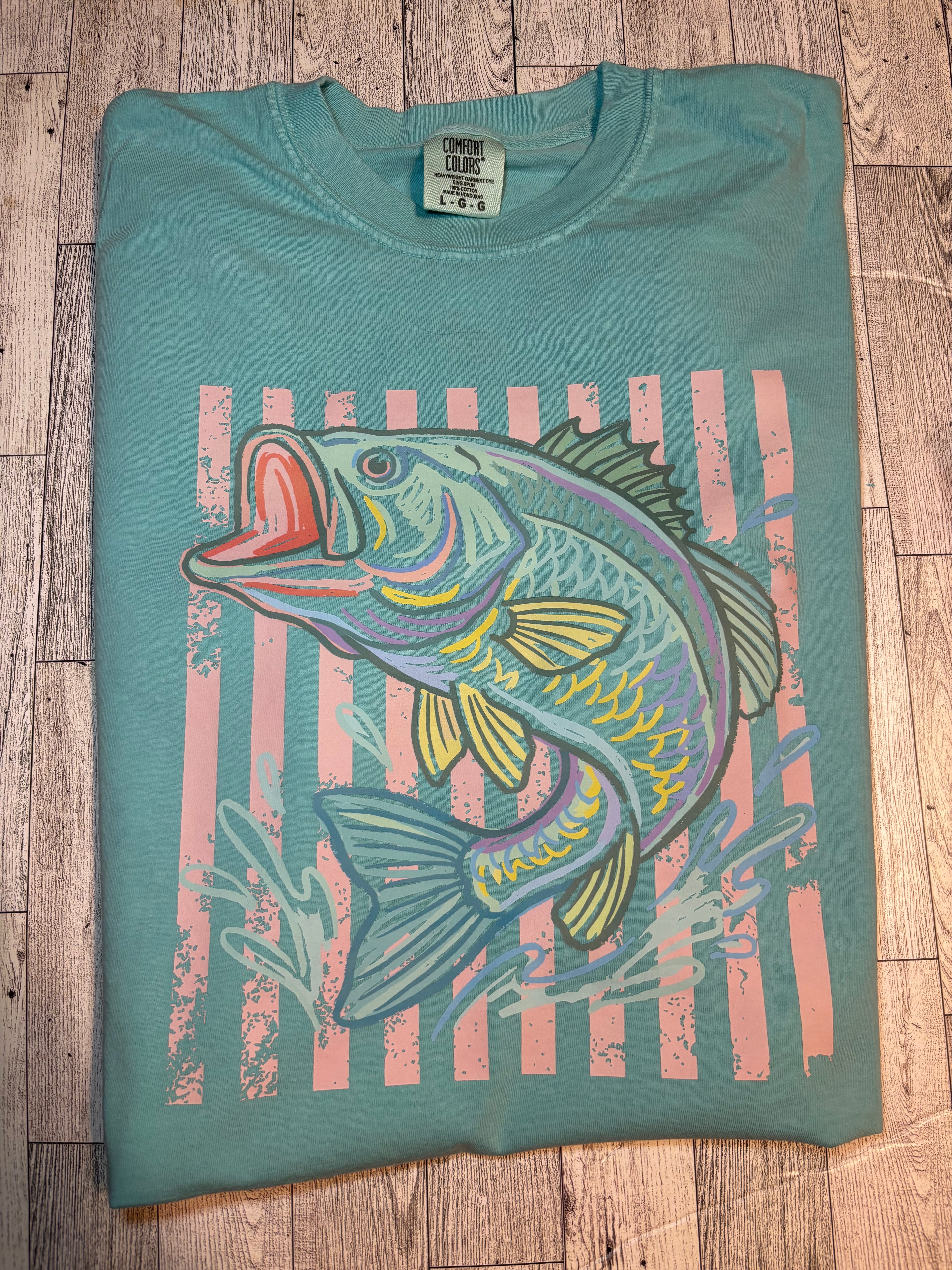 Striped fish bass retro Comfort colors