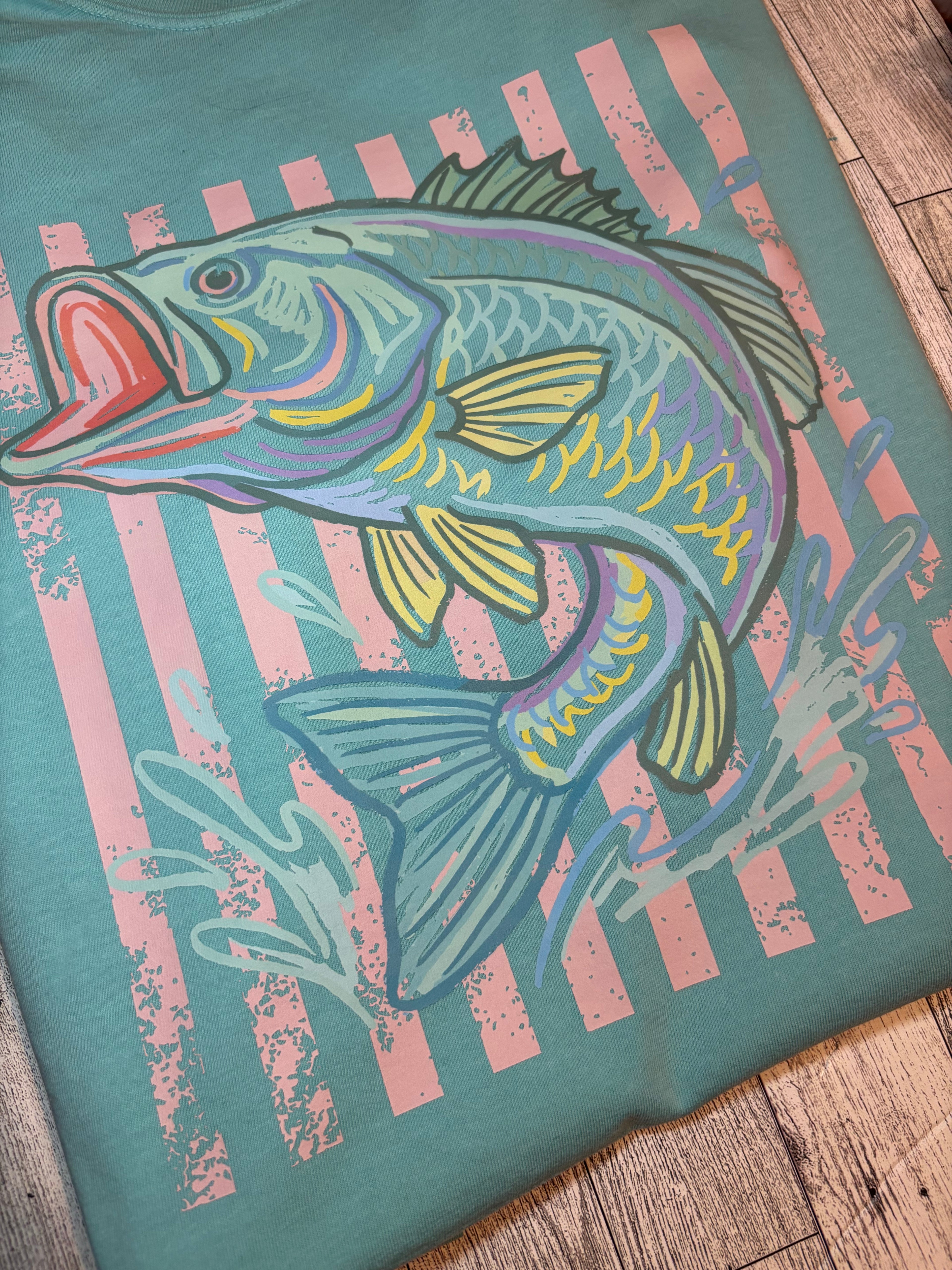 Striped fish bass retro Comfort colors
